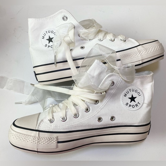 Size 7 High Top White sneakers with flowers designs - Picture 8 of 8